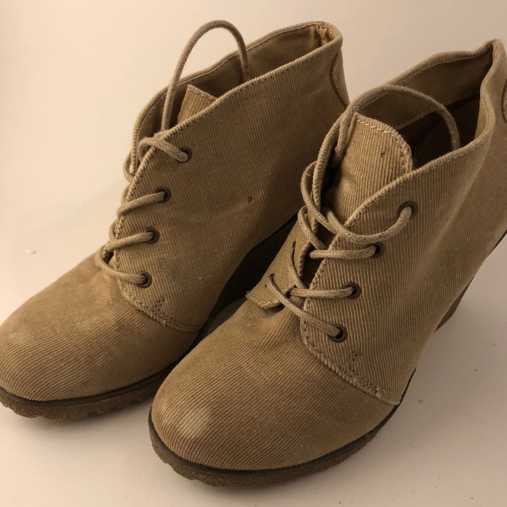 X-Appeal womens shoes. Lace up walking shoes.